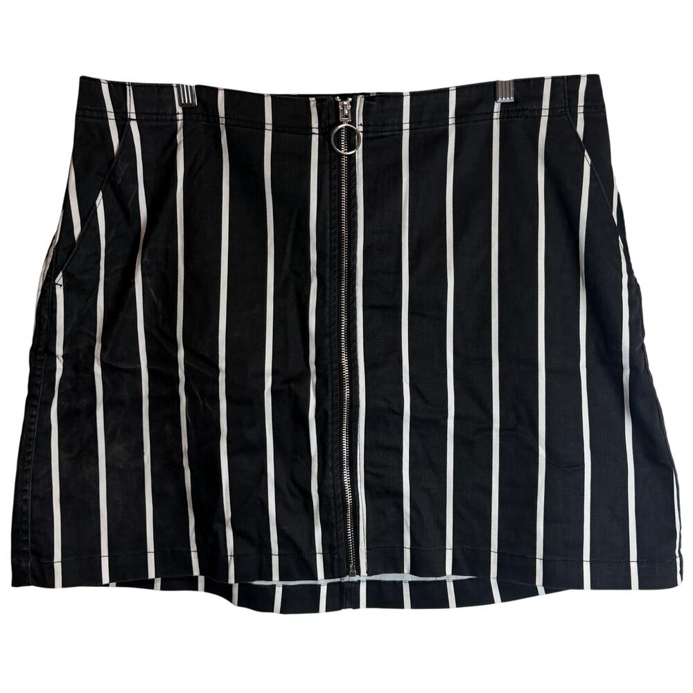 Volcom Frochickie Stripe Mini Skirt Womens 14W Black White Zip Front NWT New